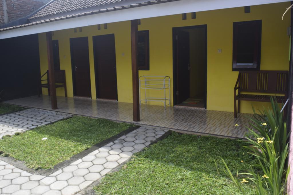 Blue Flame Inn Banyuwangi  Esterno foto