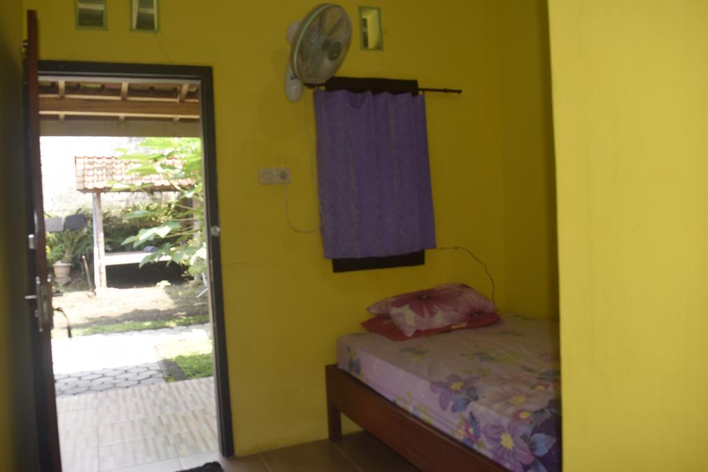 Blue Flame Inn Banyuwangi  Esterno foto