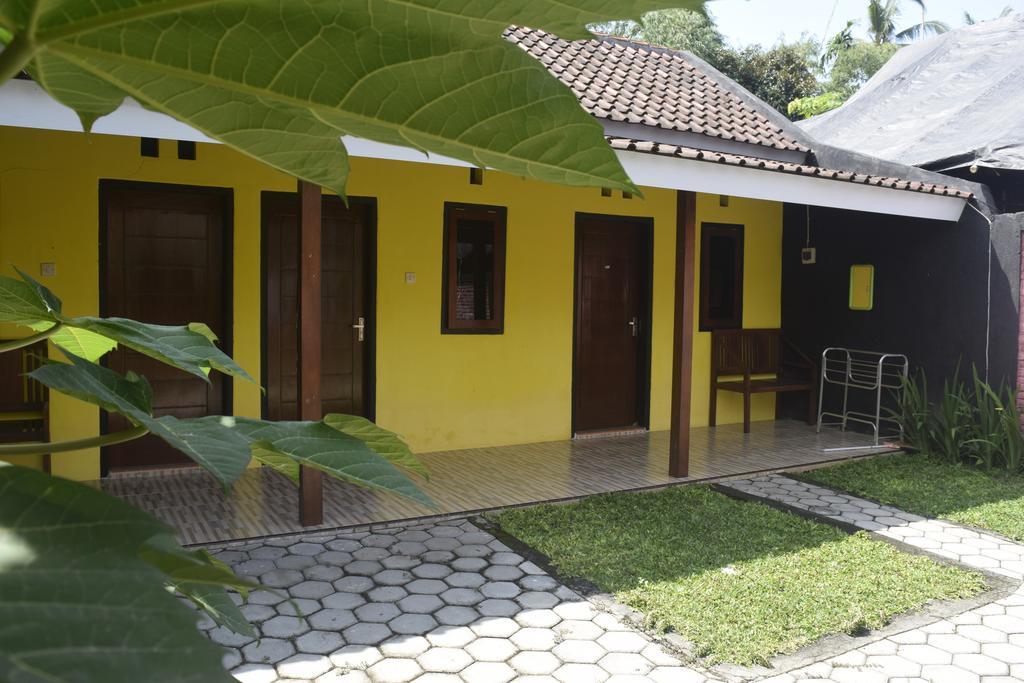 Blue Flame Inn Banyuwangi  Esterno foto