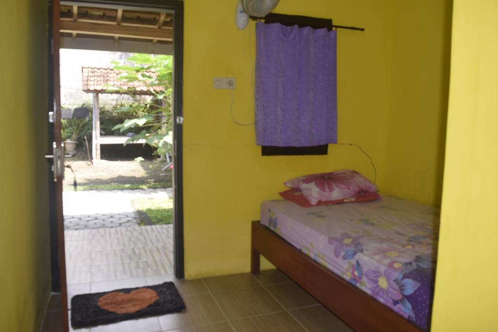 Blue Flame Inn Banyuwangi  Esterno foto